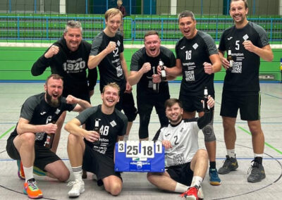 oben v.l.n.r. Stephan Schorreck, Janne Lückhof, Stefna Jager, Vlad Saizew, Swen Ortlepp / unten v.l.n.r.: Tobias Knopp, Marten Schmidt, Alex Wetscherkowski