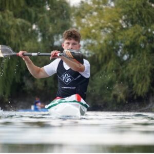 Linus Hoffmann bei der Vorbereitung auf den B-Endlauf im K1 über 200 m.